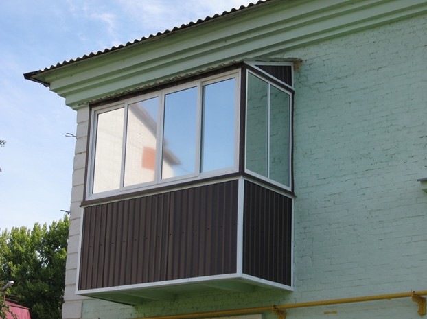 Легкое облегченное остекление балкона Смоленск