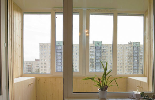 Остеклить балкон пластиковыми рамами: цены в Смоленск Смоленск
