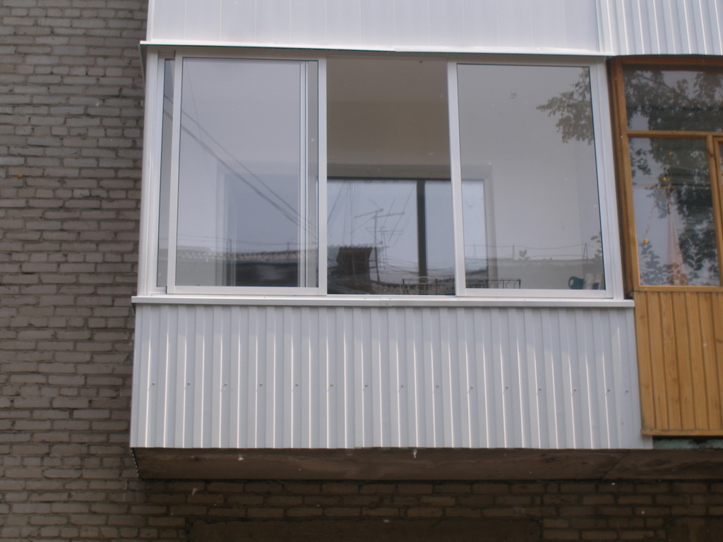 Установка пластиковых окон на балконе: остекление лоджии Смоленск