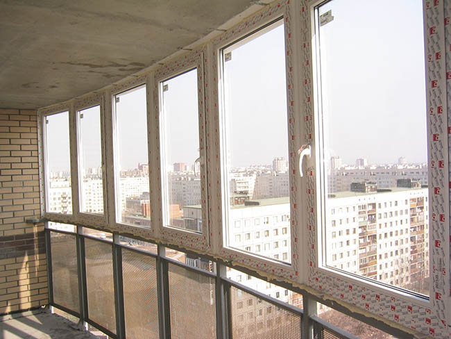 Недорогое остекление общего балкона Смоленск