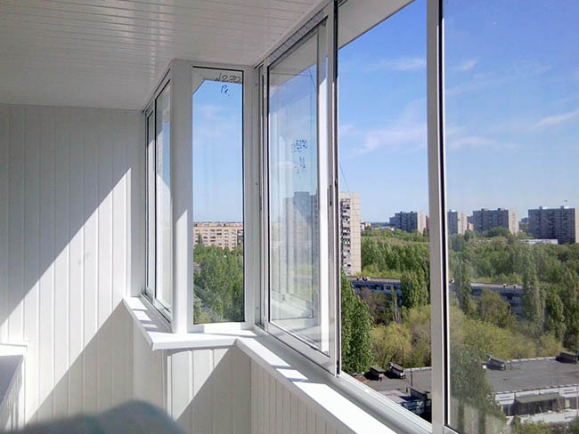 Нестандартное остекление балконов косой формы и проблемных балконов Смоленск